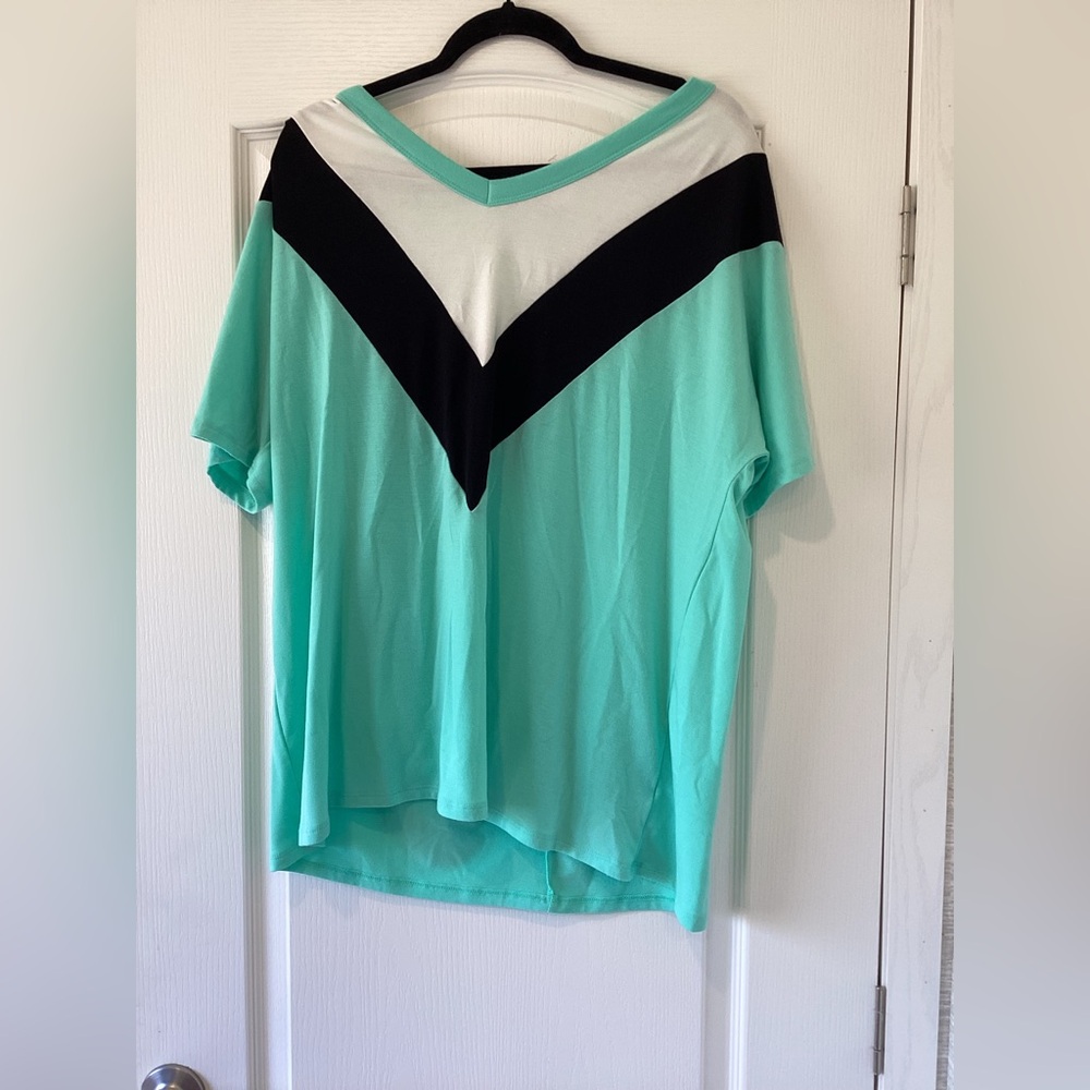 Zenana Outfitters Black and Aqua Short Sleeve Top